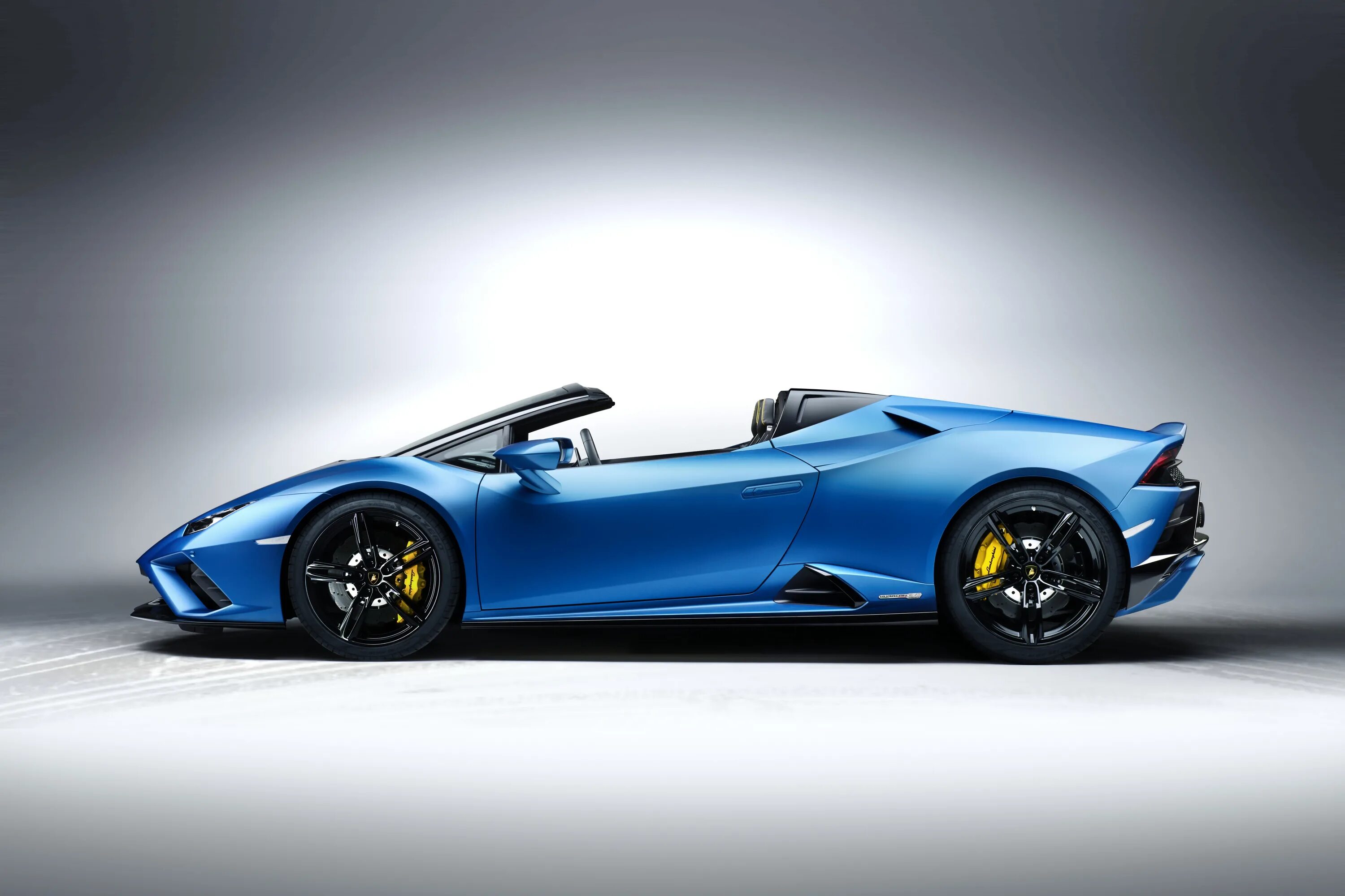 Хуракан эво. Ламборджини Хуракан 2021 Spyder. Lamborghini Huracan EVO Spyder 2020. Lamborghini Huracan EVO 2021. Lamborghini Huracan EVO 2020 Blue.