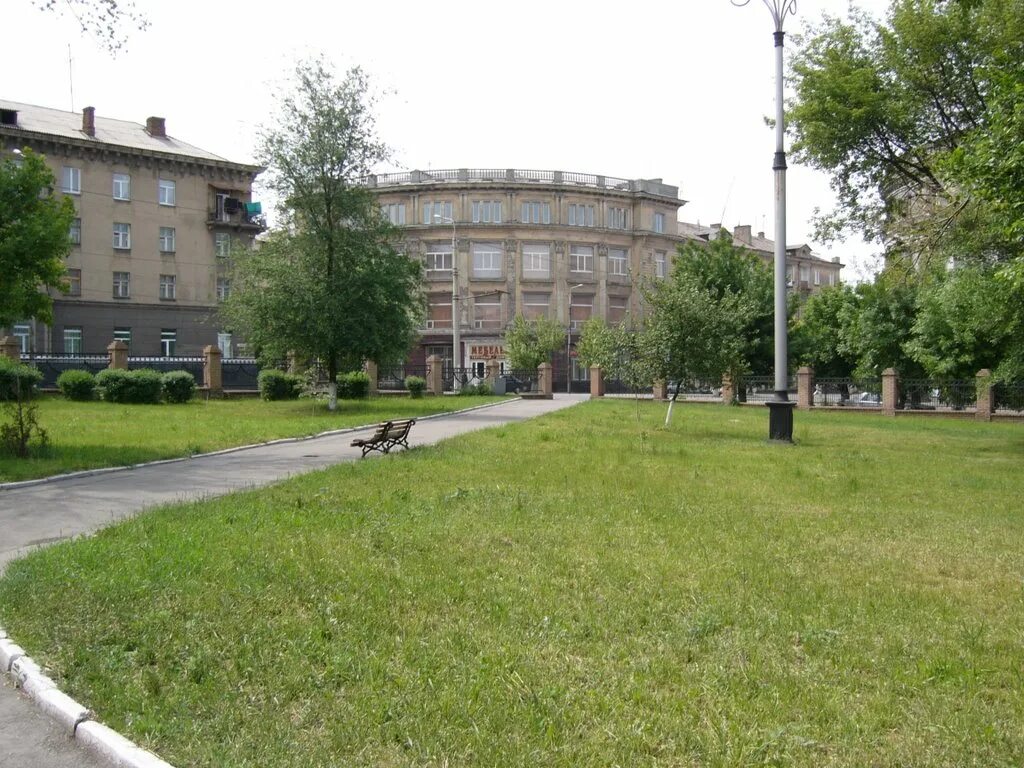 Алчевск луганская область. Дворец культуры алчевск. Алчевск луганская область кафе. Алчевск украина. Алчевск украина достопримечательности.