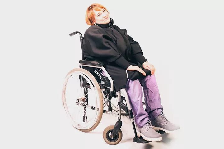 Одежда для инвалидов. Ортопедические брюки для детей инвалидов с дцп. Комплект эстетической одежды для инвалидов. Вещи для людей с ограниченными возможностями дизайнерские. Комплект эстетической одежды для инвалидов.