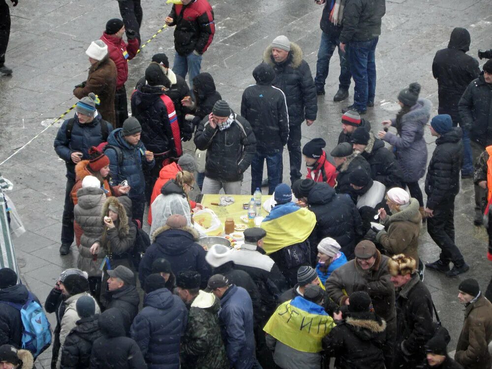 Пирожки в Киеве Майдан. Палаточные городки на Майдане. Украинцы вк