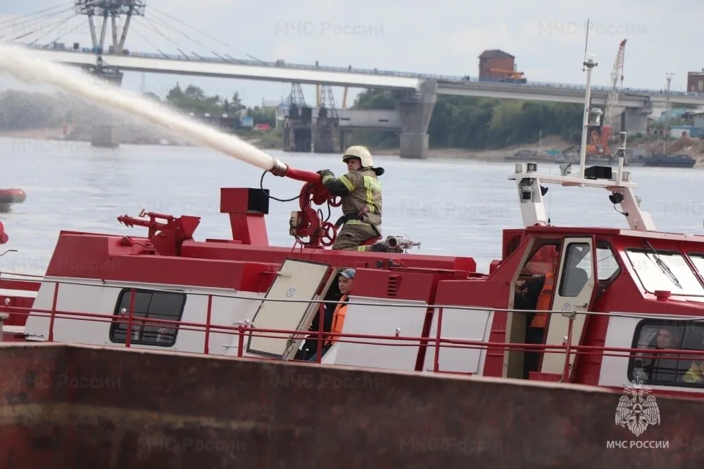 Спасательная операция в амурской новости. Учения на воде МЧС.