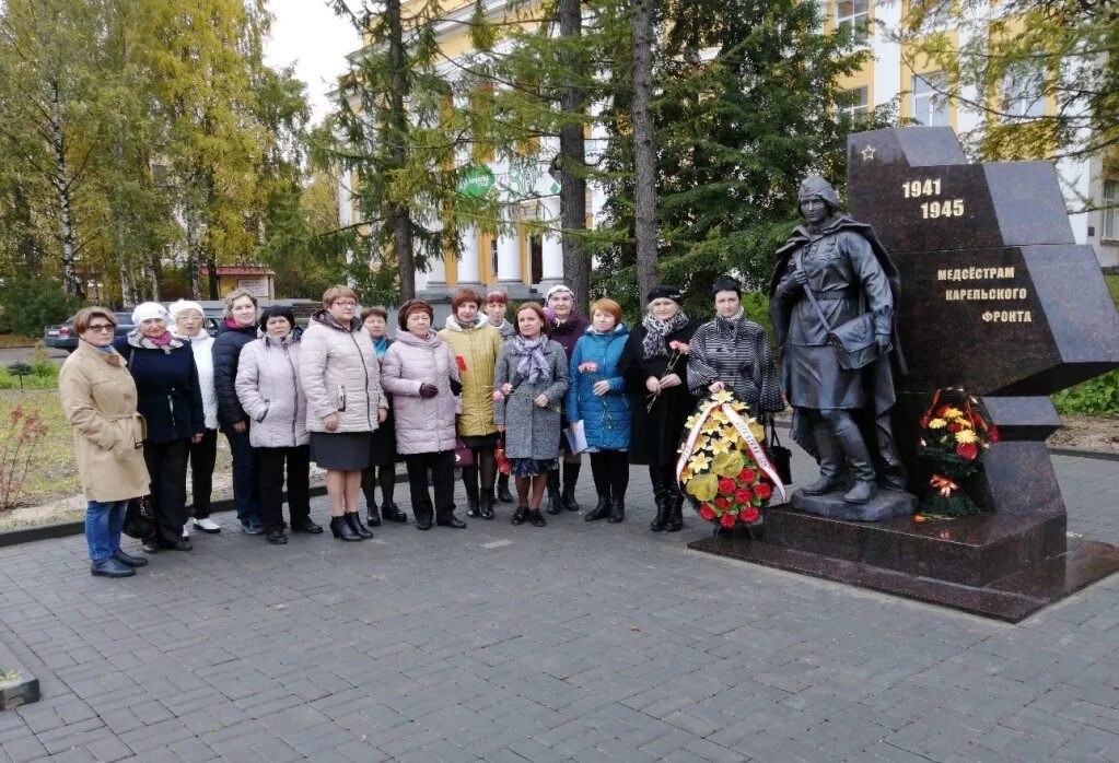 Памятник медсестрам карельского фронта. Памятники в Сегеже. Памятник медсестре в Сегеже. Сегежа Карелия в войну. Новости с фронта 09.03 2024