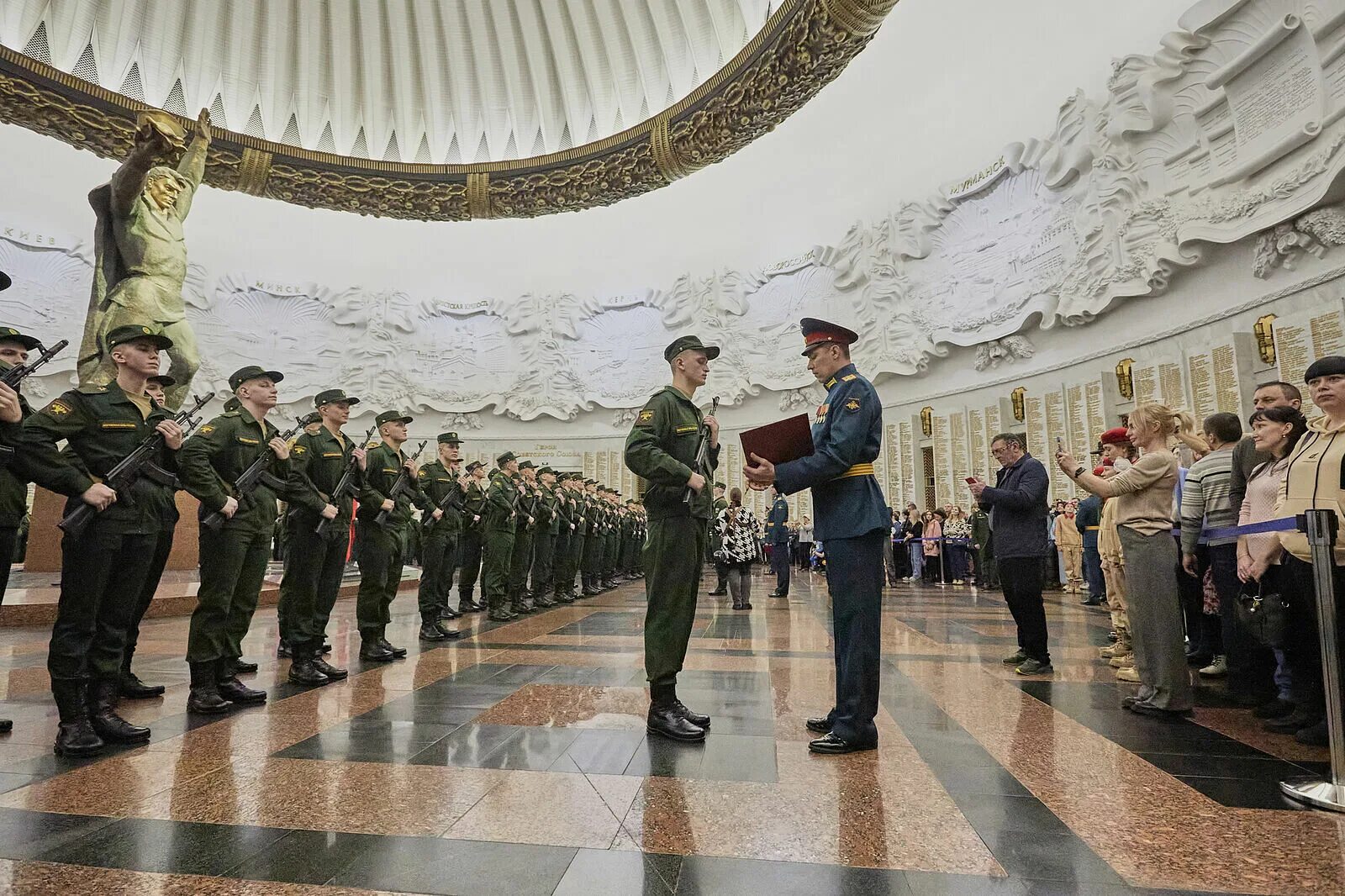 154 отдельный комендантский преображенский. 154 Комендантский Преображенский полк. 154 Преображенский полк присяга. Преображенский полк Лефортово. 154 Комендантский Преображенский полк 2001.