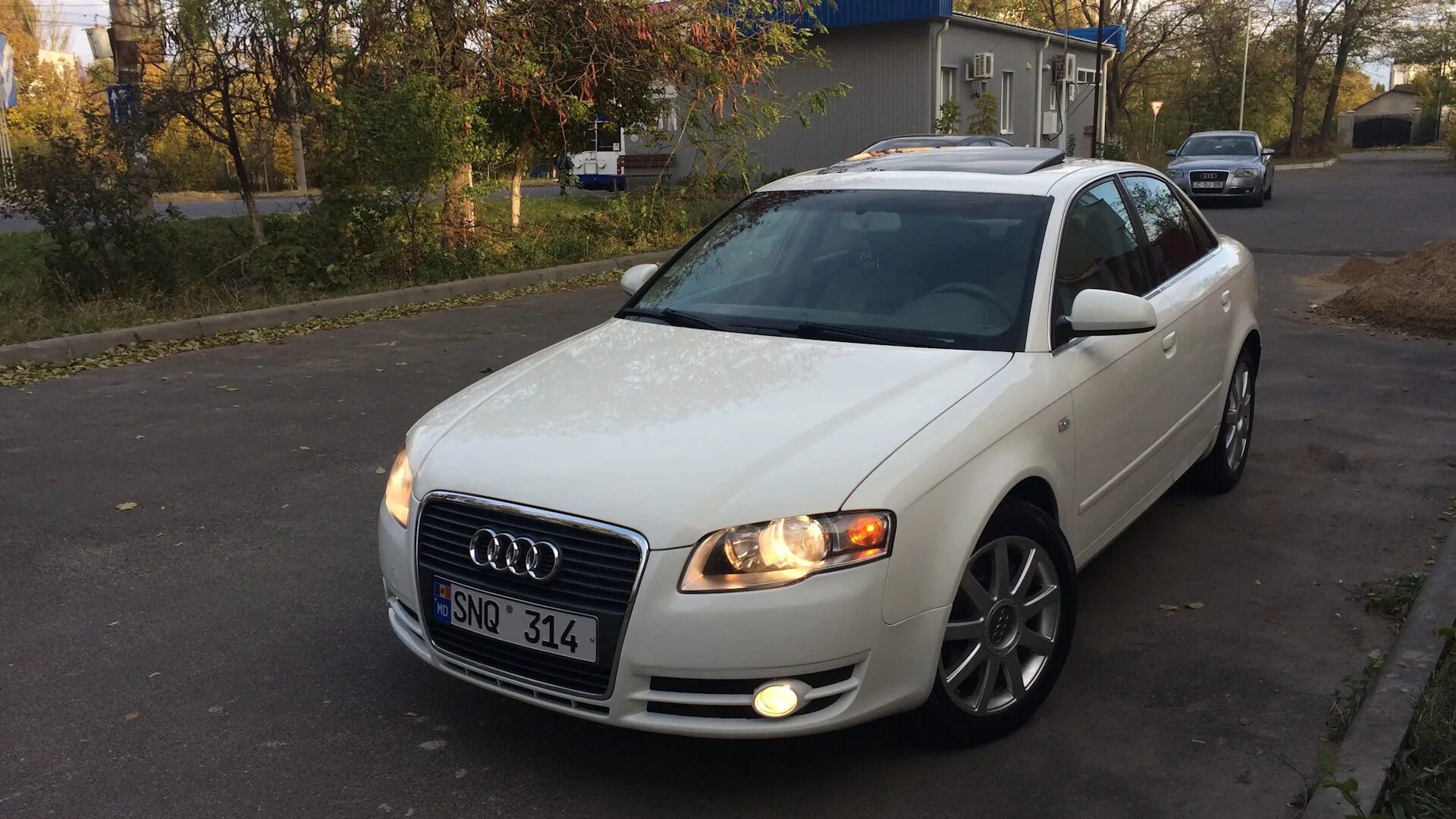 Купить ауди бу с пробегом. Audi a4 2006. Ауди а4 2006 седан. Audi a4 b7 White. Ауди а4 b6 белая.