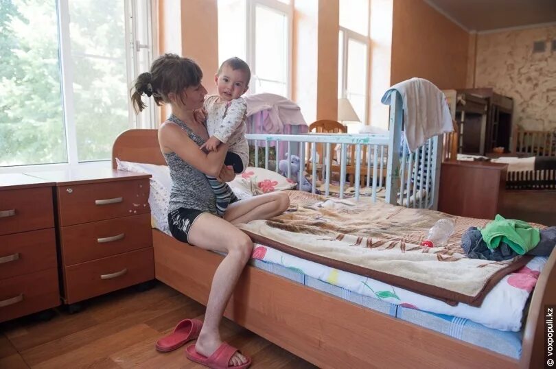 Квартиры для опекаемых детей. Детям негде жить. Центр для матерей с детьми которым негде жить в городе Братск. Какую кровать поставить для опекаемого ребенка.