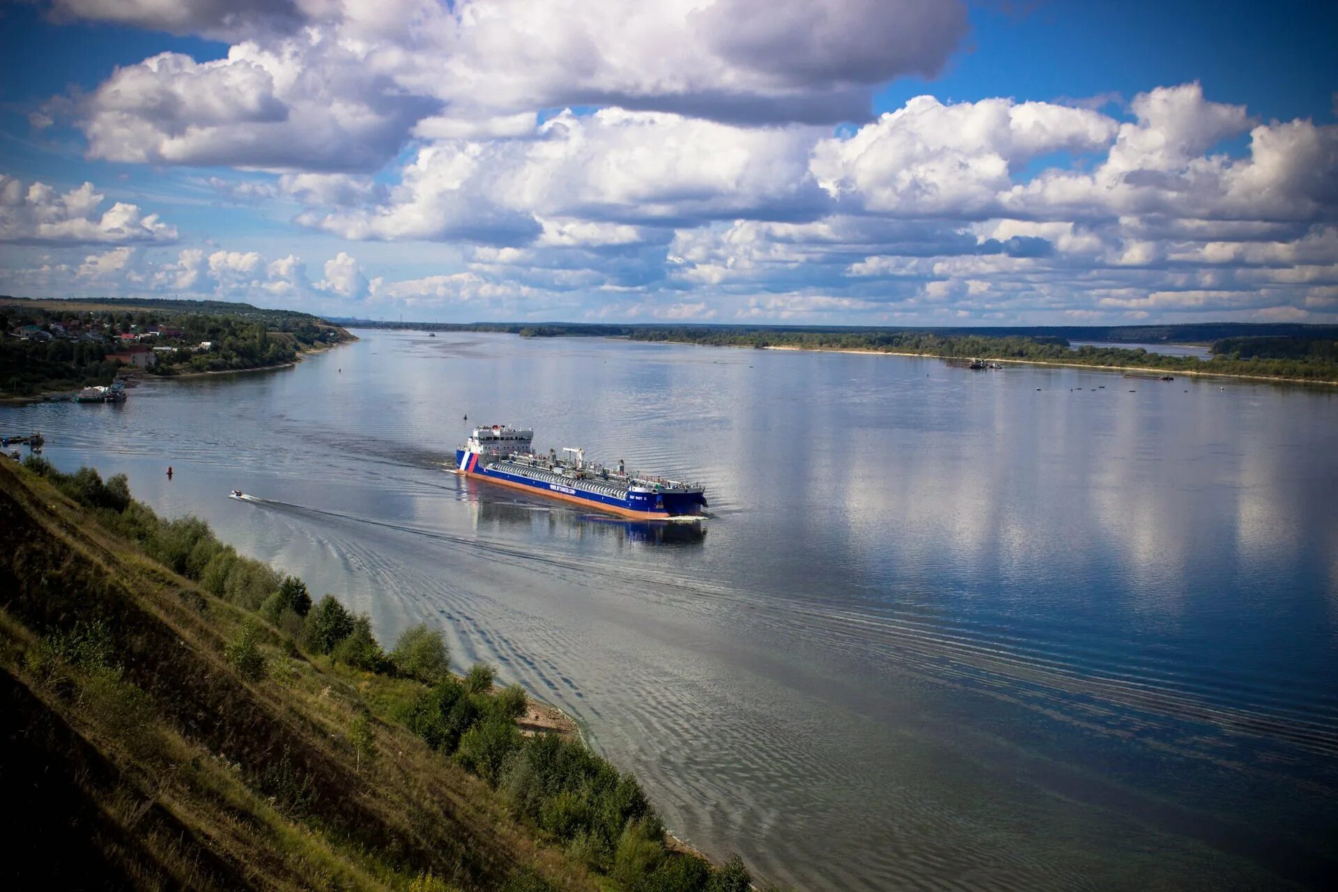 Волга это река. Волга река. Великая река Волга. Кимры Волга. Река Волга Приволжье.