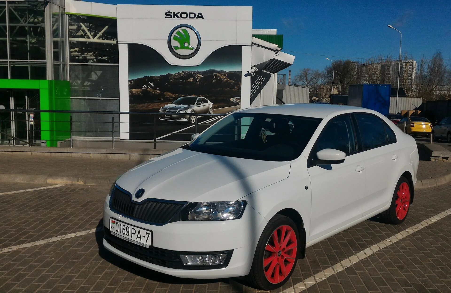 Skoda Rapid белая r15. Шкода Рапид 2017. Шкода Рапид 2015. Шкода Рапид 2.