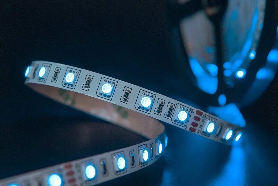 можно ли оставлять светодиодную ленту на ночь. светодиодные ленты philips lighting led h6. можно ли оставлять светодиодную ленту на ночь. схема подключения светодиодной ленты через блок питания. Foton 602183 led-strip.