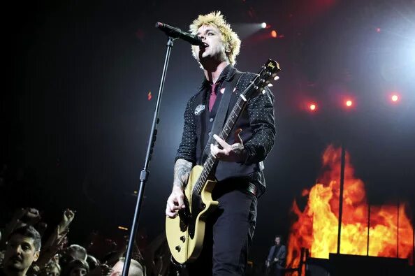 One more day live. Грин Дэй 2009. Green Day солист. Green Day концерт. Green Day Live.