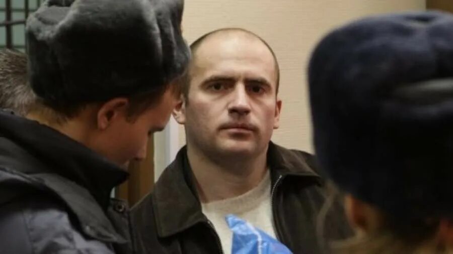 Колония особого режима торбеевский централ. Заключенный банкир. Заключенный банкир. Преступник за решеткой. Prison man.