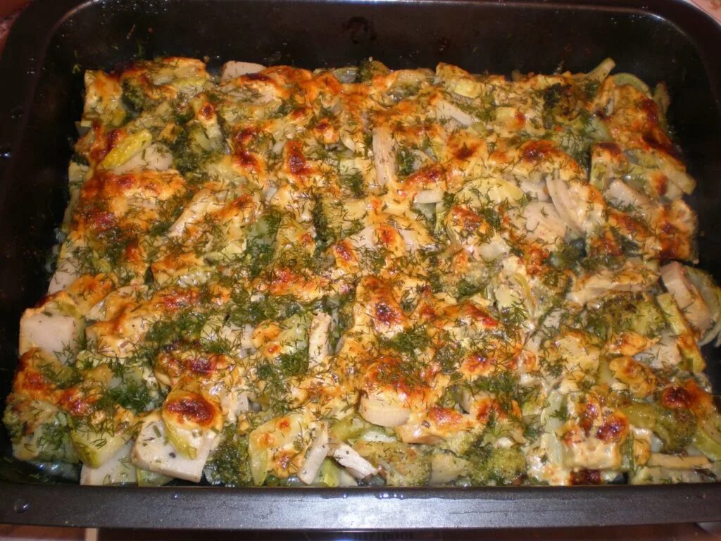 курица с овощами и цветной капустой. запеканка из замороженных овощей. овощная фриттата. замороженные овощи на сковороде. камбала в омлете.