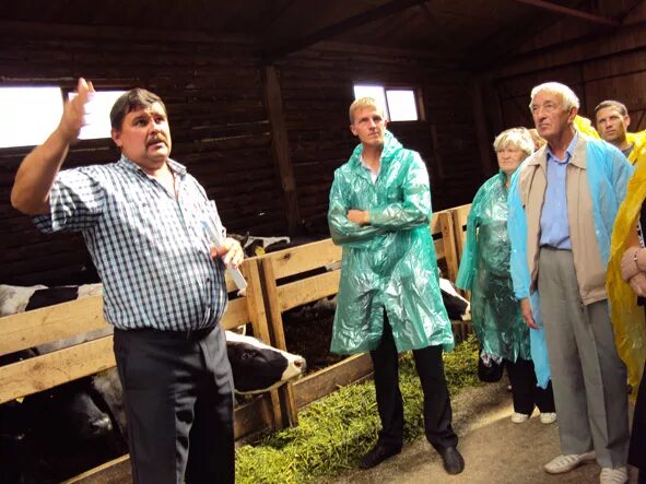 Председатель колхоза 1940. Председатель колхоза 1950. Колхоз ленинцы. Урал 90г колхоз. Доярка в колхозе.