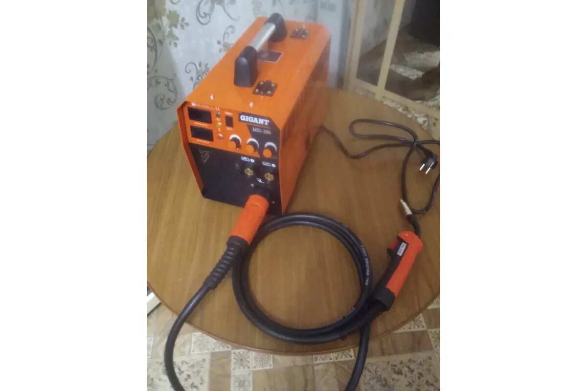 Сварочный полуавтомат инвертор gigant. Сварочный полуавтомат инвертор gigant. Сварочный полуавтомат 250 ампер 220 вольт. Сварочный аппарат «gigant mig-200». Сварочный полуавтомат vniissok mig 200.