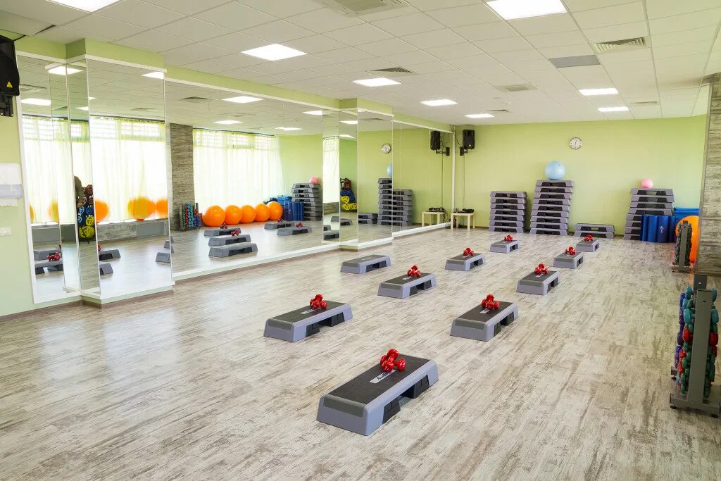 Campus таганка танцевальный зал. Ссср на таганской фитнес клуб. Фитнес клуб площадь ильича. Спортивная таганская. Матрикс тренажеры в спортзале.