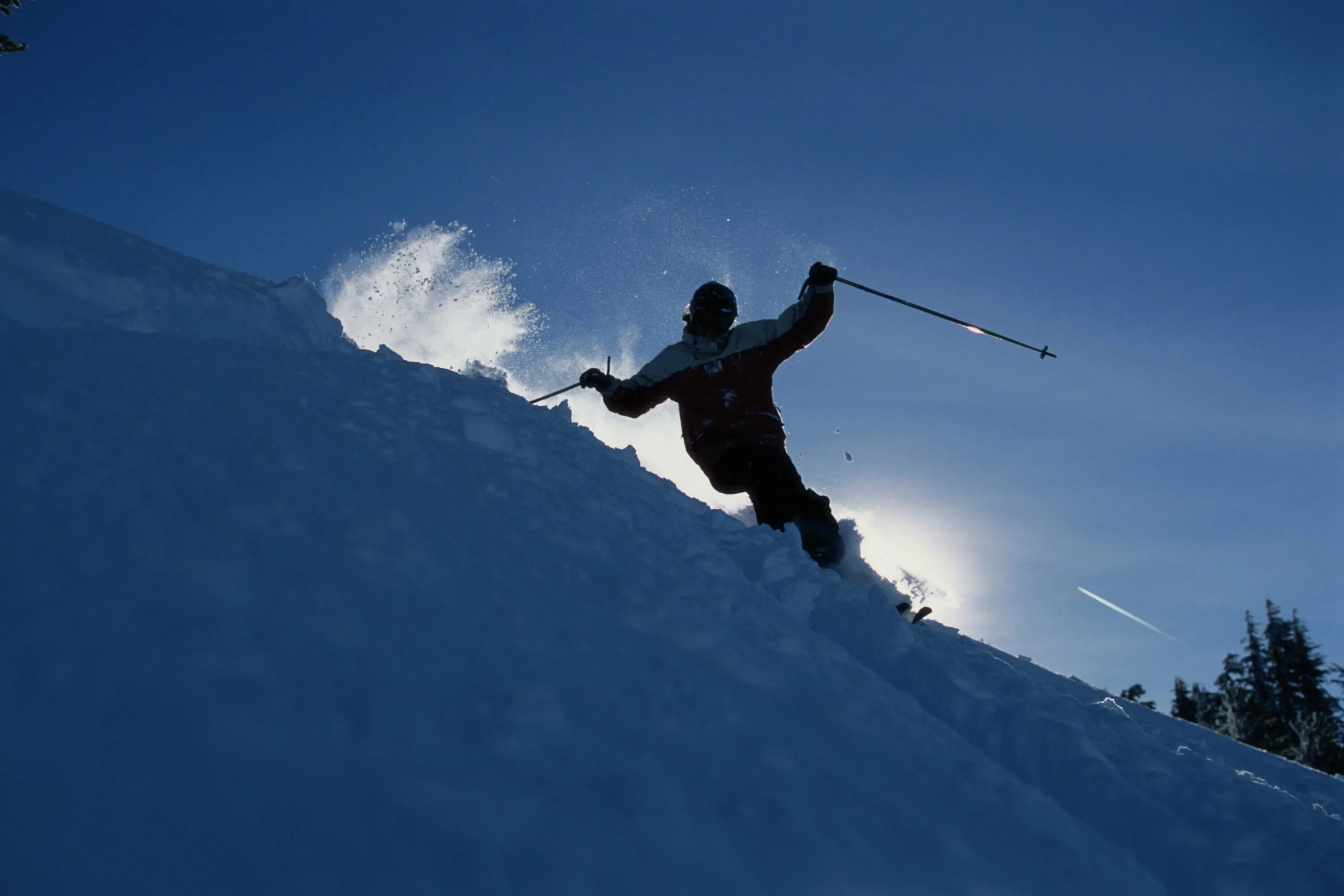 Экстремальный лыжный спорт. Лыжник в горах. Горы лыжи. Катание на горных лыжах. Down skiing