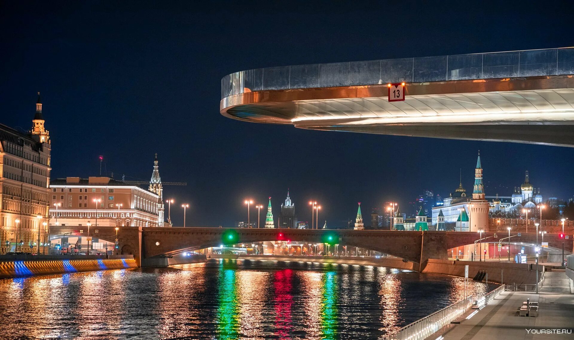 Парк Зарчдье папчщий мост. Москва парящий мост Зарядье. Парк Зарядье мост. Парк Зарядье парящий мост ночью. Навесной мост в москве