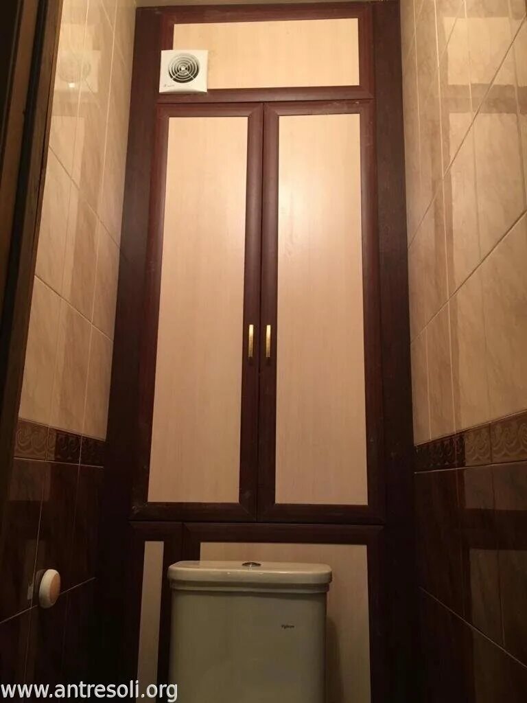 Дверца в туалете купить. Сантехнические дверцы в туалет. Двери в сантехнический шкаф. Дверцы для сантехнического шкафа. Сантехнический шкаф в туалет.