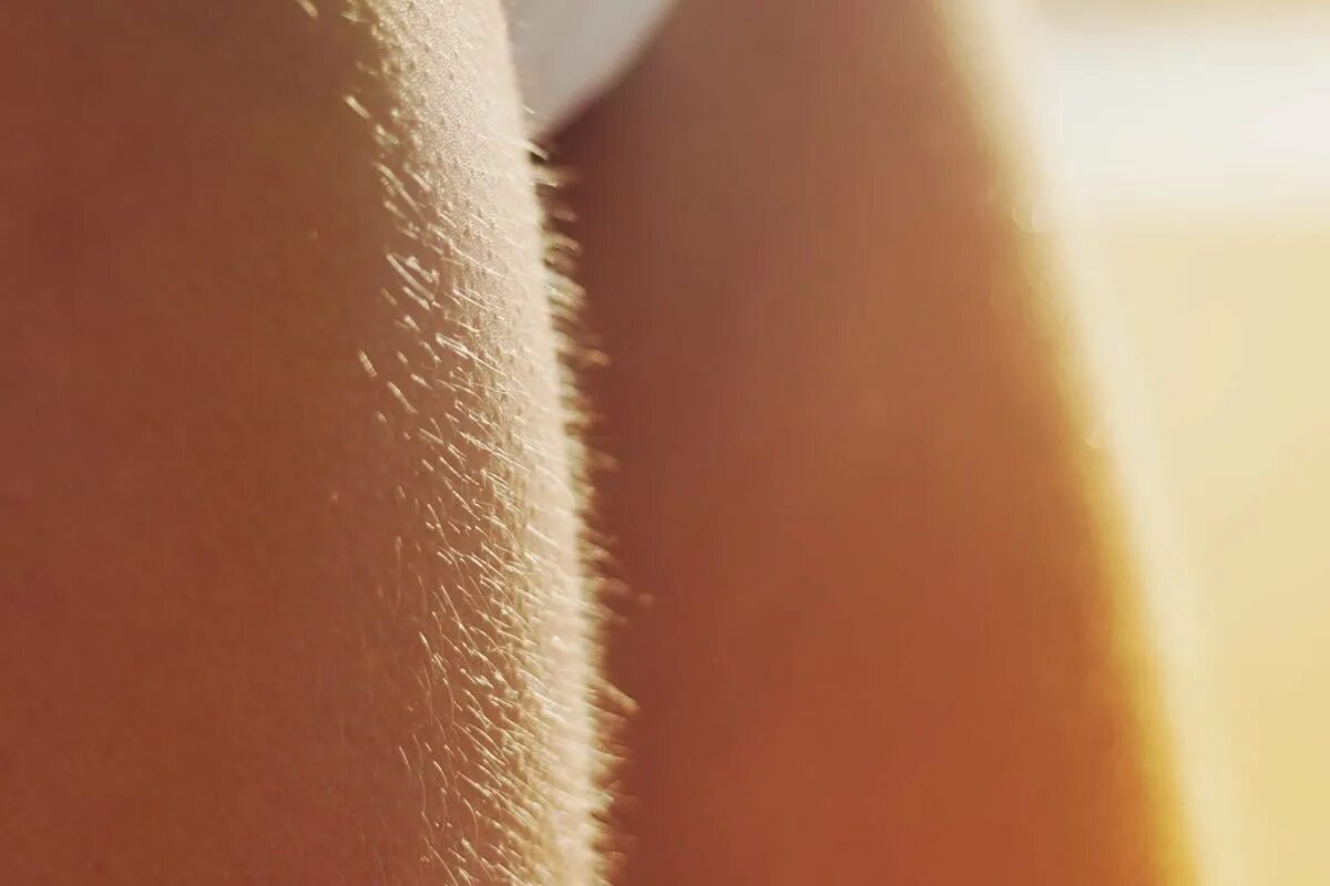 Close up 1. Женское тело в мурашках. Красивые части тела. Мурашки на теле девушки.