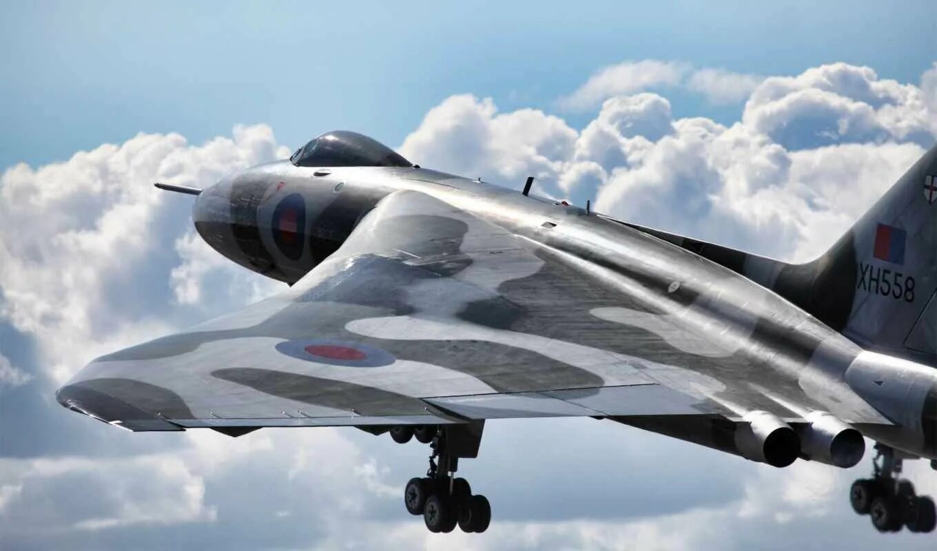 Avro vulcan xh558. Avro vulcan xh558. Бомбардировщик авро вулкан. Самолет вулкан. Avro vulcan b.