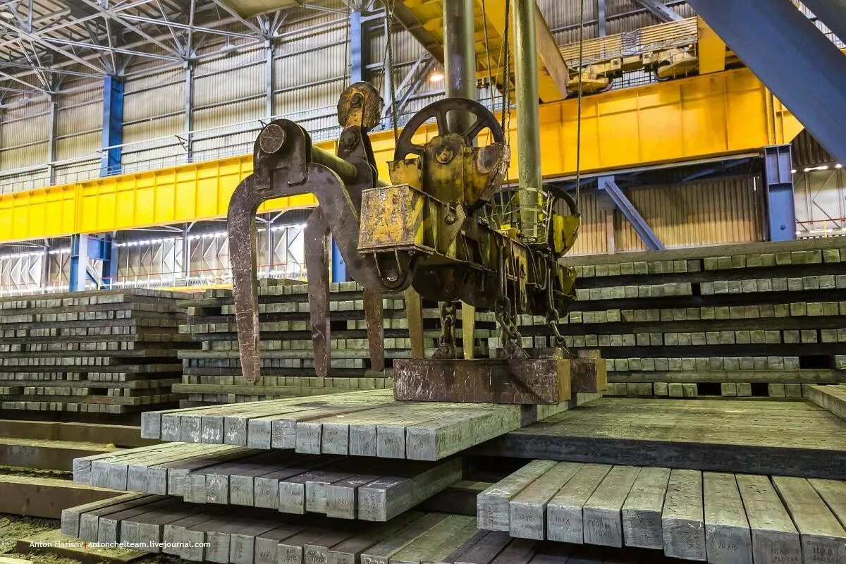 мечел почему растет