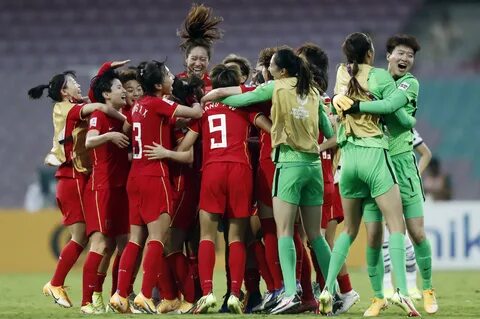 The China women’s national soccer team celebrates after the final match at ...