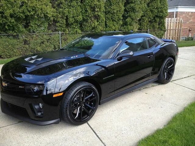 File:Chevrolet Camaro RS Black Front Side.jpg - Wikimedia Commons