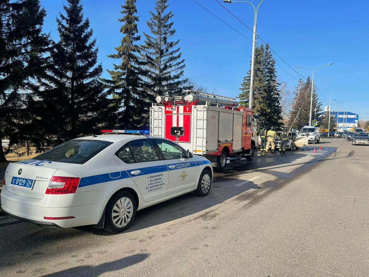 Автомобиль ДПС. Машина МЧС. Машина на дороге. Машины полиции России. 15 апреля 2015