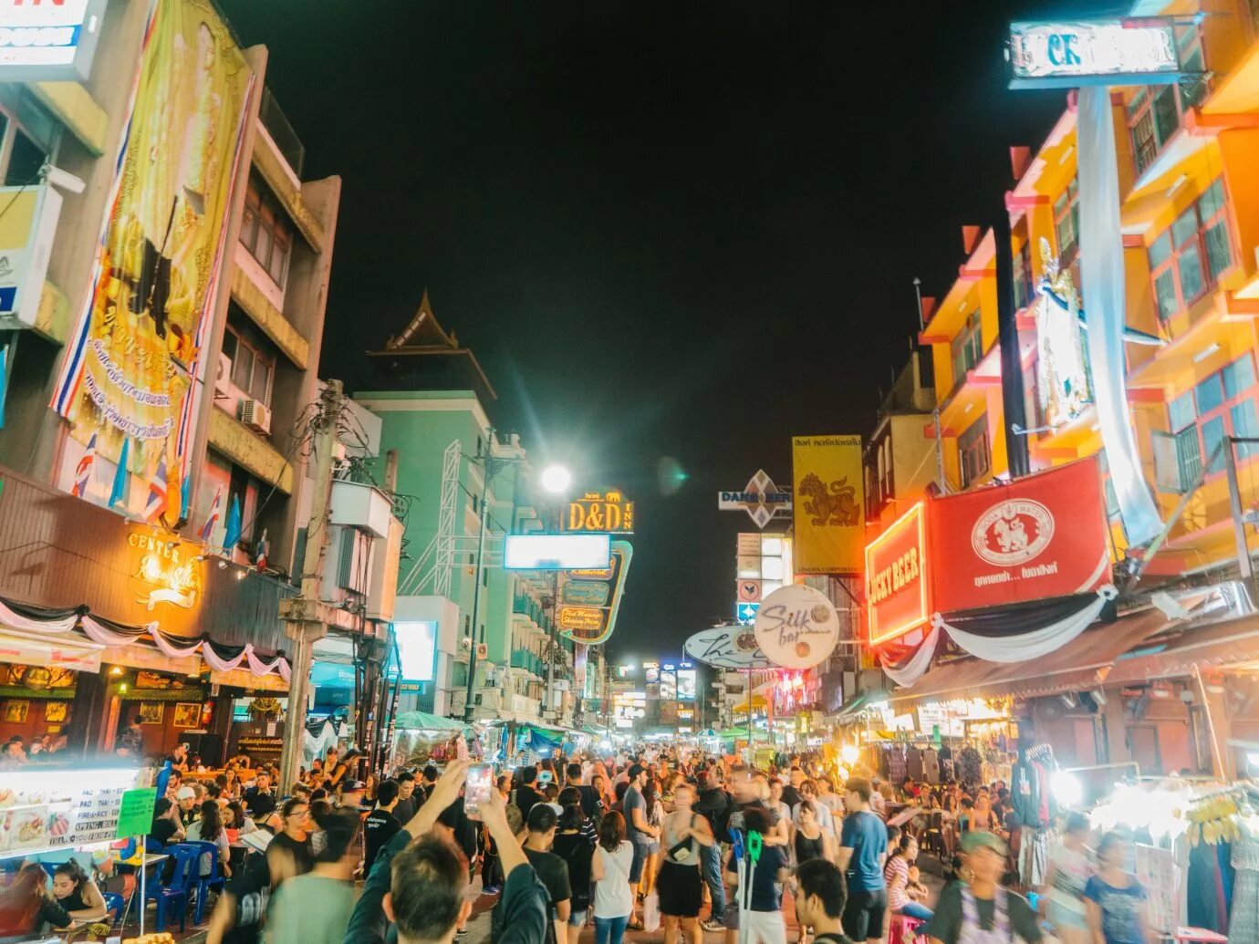 Каосан бангкок. Каосан роуд в Бангкоке. Каосан роуд (Khaosan Road). Улица Каосан (Khao San Road). Каосан роад 2022.