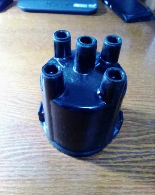 Крышка трамблера 2107. Крышка трамблера нива 21213 карбюратор. Крышка трамблера соатэ 038. Крышка трамблера ваз 2109 карбюратор. Крышкатпамблера ваз 2107.