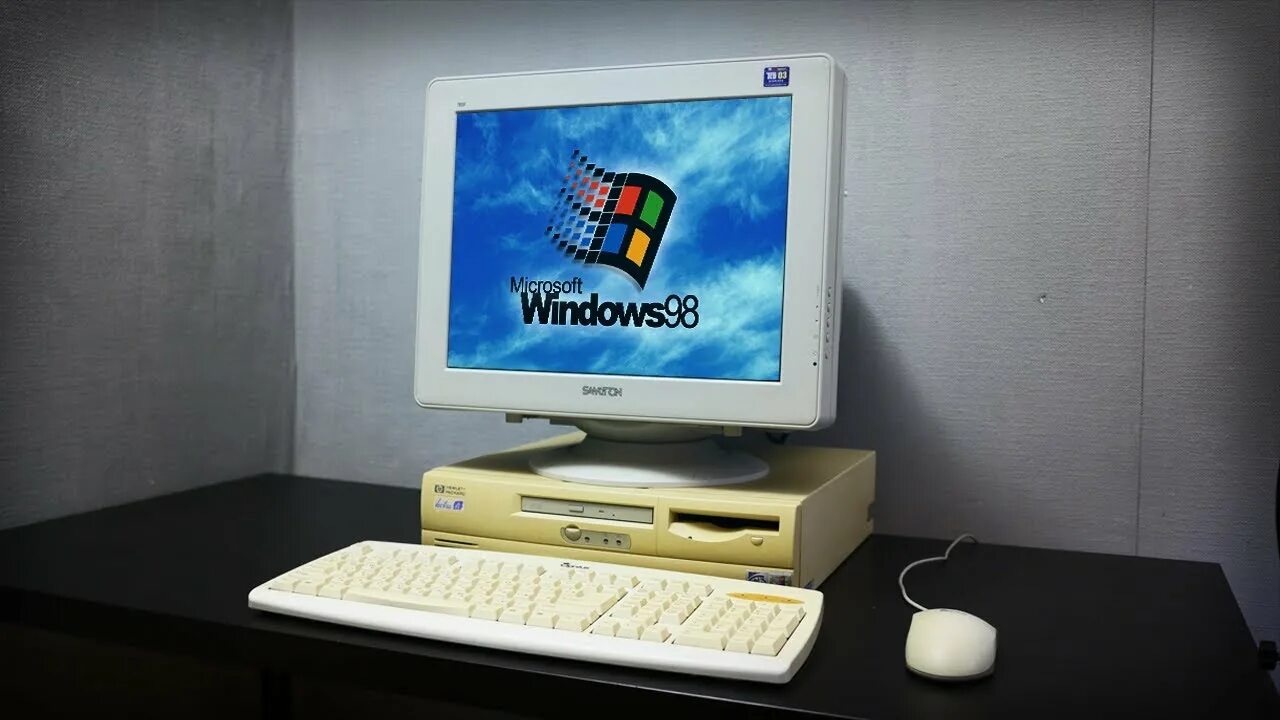 Компьютеры 98 года. Аймак 1998 года. Первый аймак 1998. Компьютер 1998. Комп 1998 года.