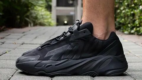 Yeezy boost 700 mnvn