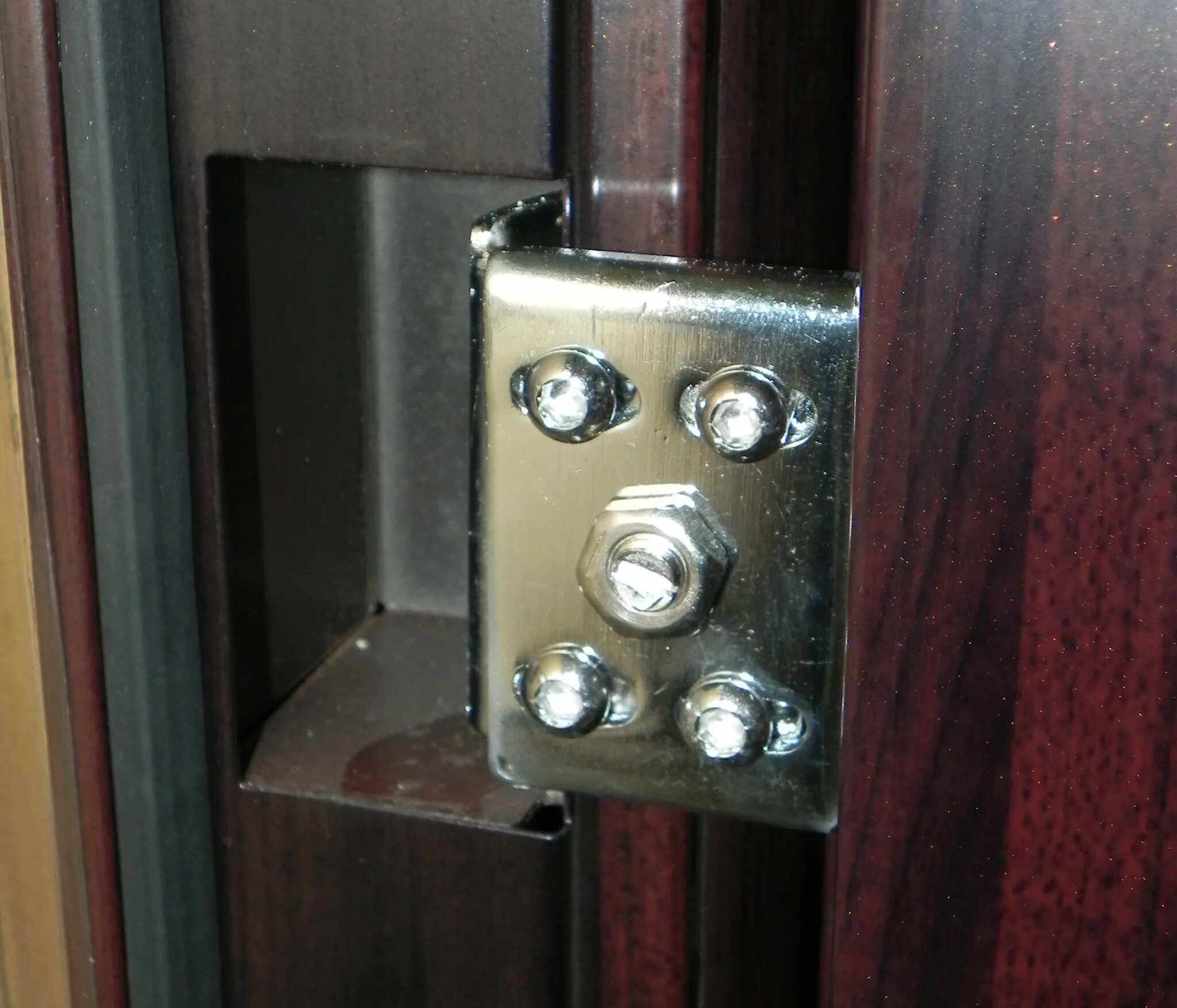 Купить навесы на двери. Скрытые петли для входных металлических дверей. Регулировка петель китайской стальной двери. Регулировка петель китайской входной металлической двери. Регулировка китайских петель двери.