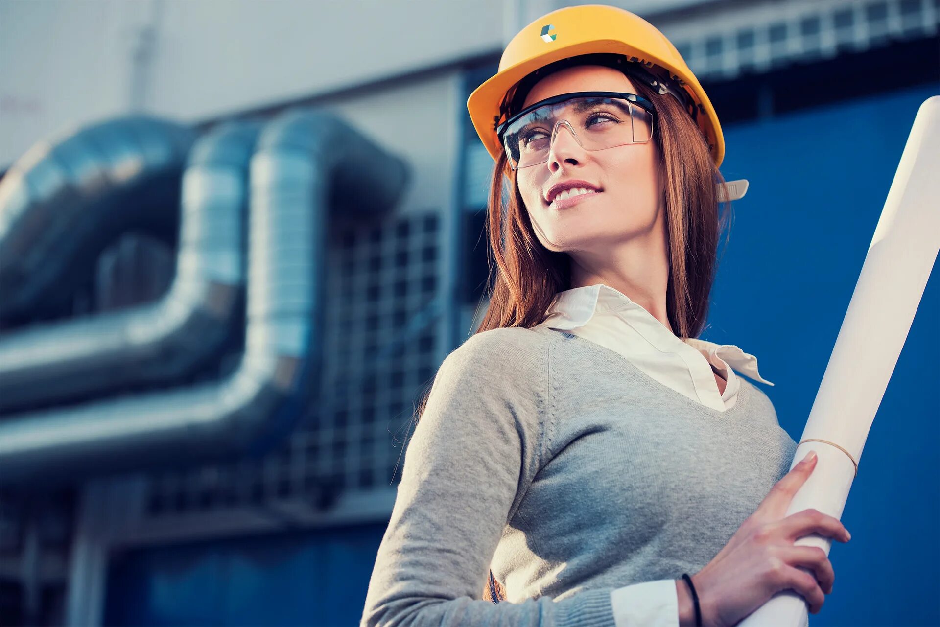 Her are engineers. Девушка в каске. Девушка в каске строителя. Девушка на стройке. Девушка инженер.