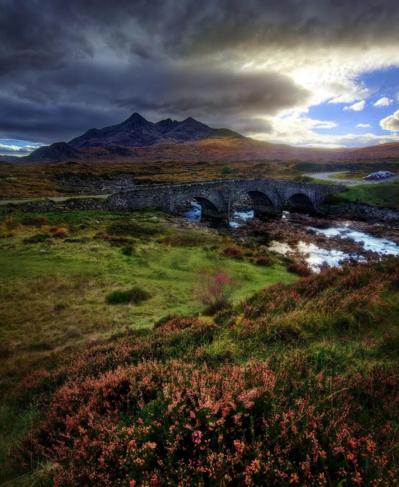 Scotland nature reserves. Беруикшир Шотландия. Гебридские острова Шотландия. Шотландия ландшафт. Дикая Шотландия Гебридские острова.