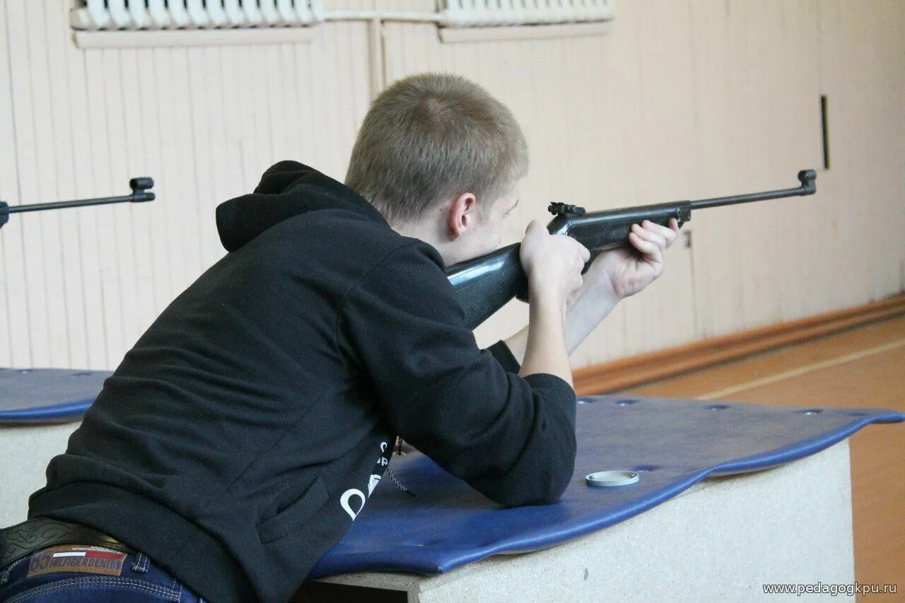 Стрельба из пневматической винтовки. Охрана витязь москва. Стрельба чебоксары. Стрельбище досааф. Пулевая стрельба сыктывкар.