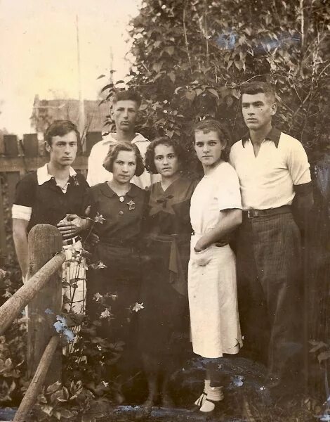 Выпускники школ 1941 года. Фотографии выпускников 1941 года. Школьный выпускной 1941 года. Школа выпускной 1941 год.