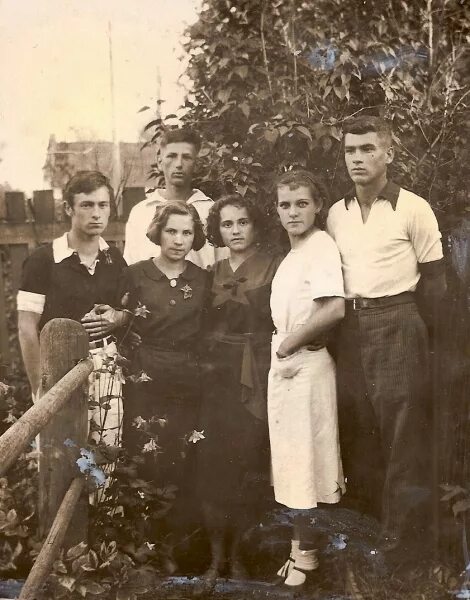 Выпускники школы военные. Выпускники школ 1941 года. Фотографии выпускников 1941 года. Школьный выпускной 1941 года. Школа выпускной 1941 год.