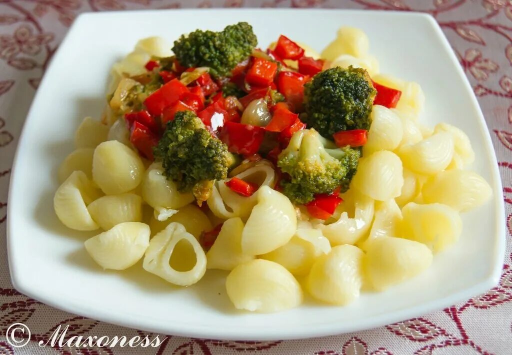 приготовление пасты в мультиварке. спагетти отварные с овощами. макароны с овощами в мультиварке. кухня наизнанку макароны по флотски. макароны с овощами блюдо.