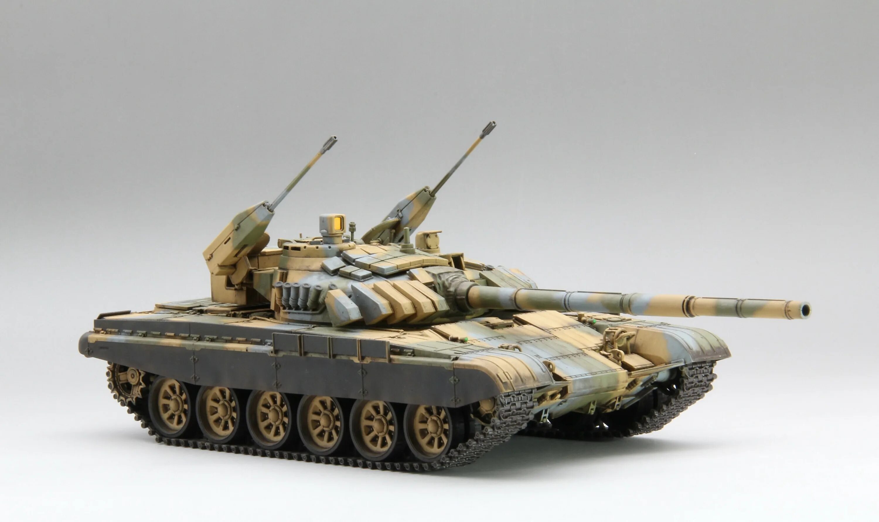 Танк t-72m2 moderna. Fv214 conqueror mk. Е-100 amusing hobby. Ваффентрагер e100 модель. Amusing hobby 35a007 panzerkampfwagen vk7201k.