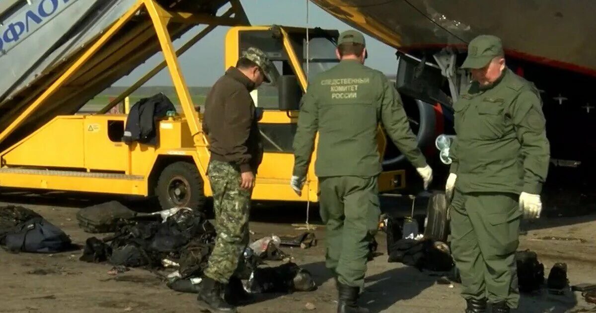 Чп в шереметьеве. Авиакатастрофа ssj-100 в шереметьево. ssj 100 в шереметьево пилоты. пилот сгоревшего в шереметьево ssj-100. катастрофа ssj 100 в шереметьеве.