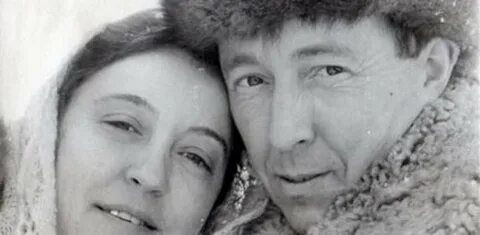 Жил со своей женой и