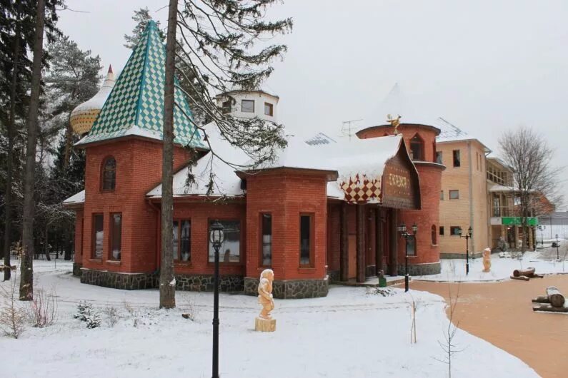 Улиткино бассейн. Курортный отель улиткино. Посёлок улиткино. Погода улиткино щелковского. Парк-отель улиткино.
