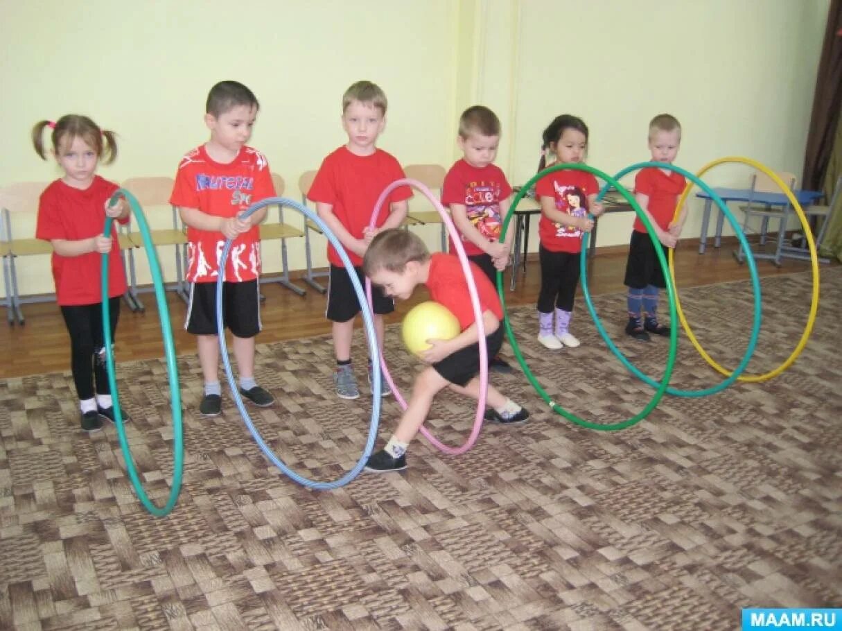 Спортивный праздник в детском саду. Физкультурные занятия в детском саду. Обручи для детского сада. Эстафеты с обручем для детей. Физкультурные игры в группе