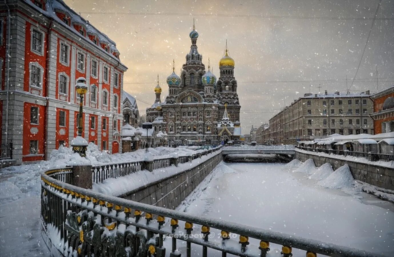 Спб январь. Санкт-Петербург зима. Предзимний Питер. Петербург Мороз храм. Спас на крови зимой.