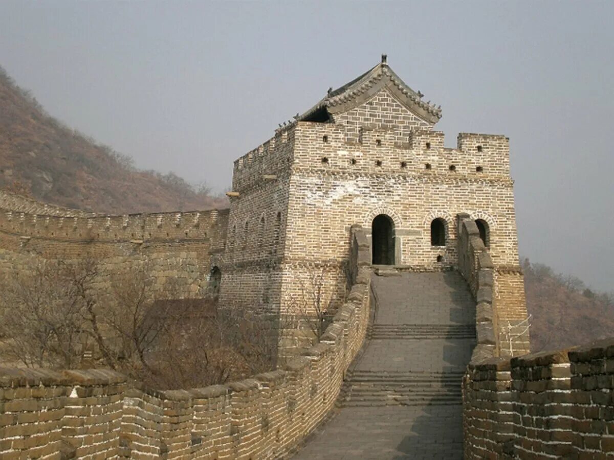 Китайская стена находится. Башни китайской стены. Башни и бойницы Великой китайской стены. Сигнальная башня Великая китайская стена. Китайская стена сторожевая башня.