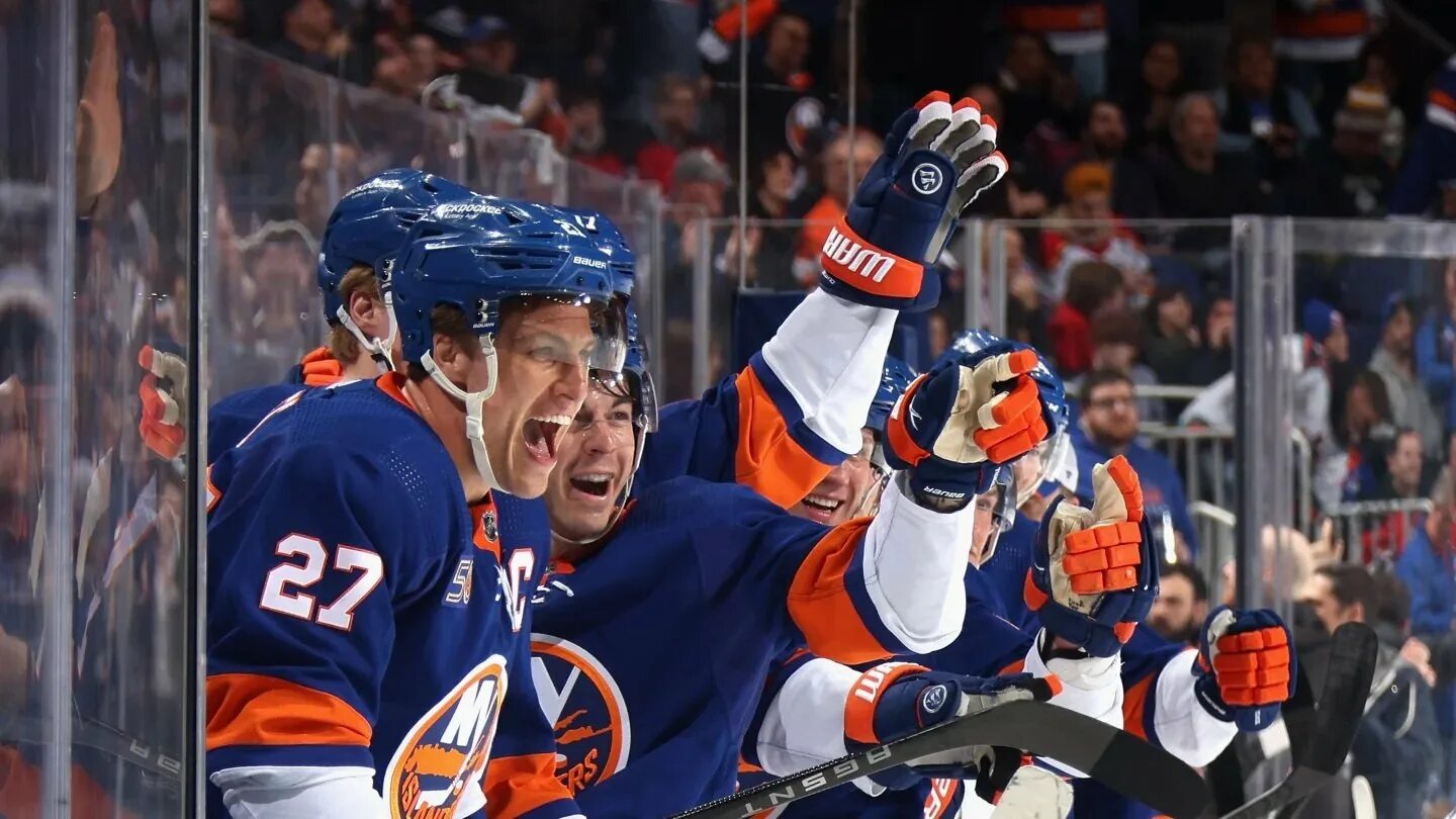 Кейси сизикас хоккеист. Islanders золотая жила как выглядит. Нью-йорк айлендерс. New york islanders. Арена нью джерси девилз.