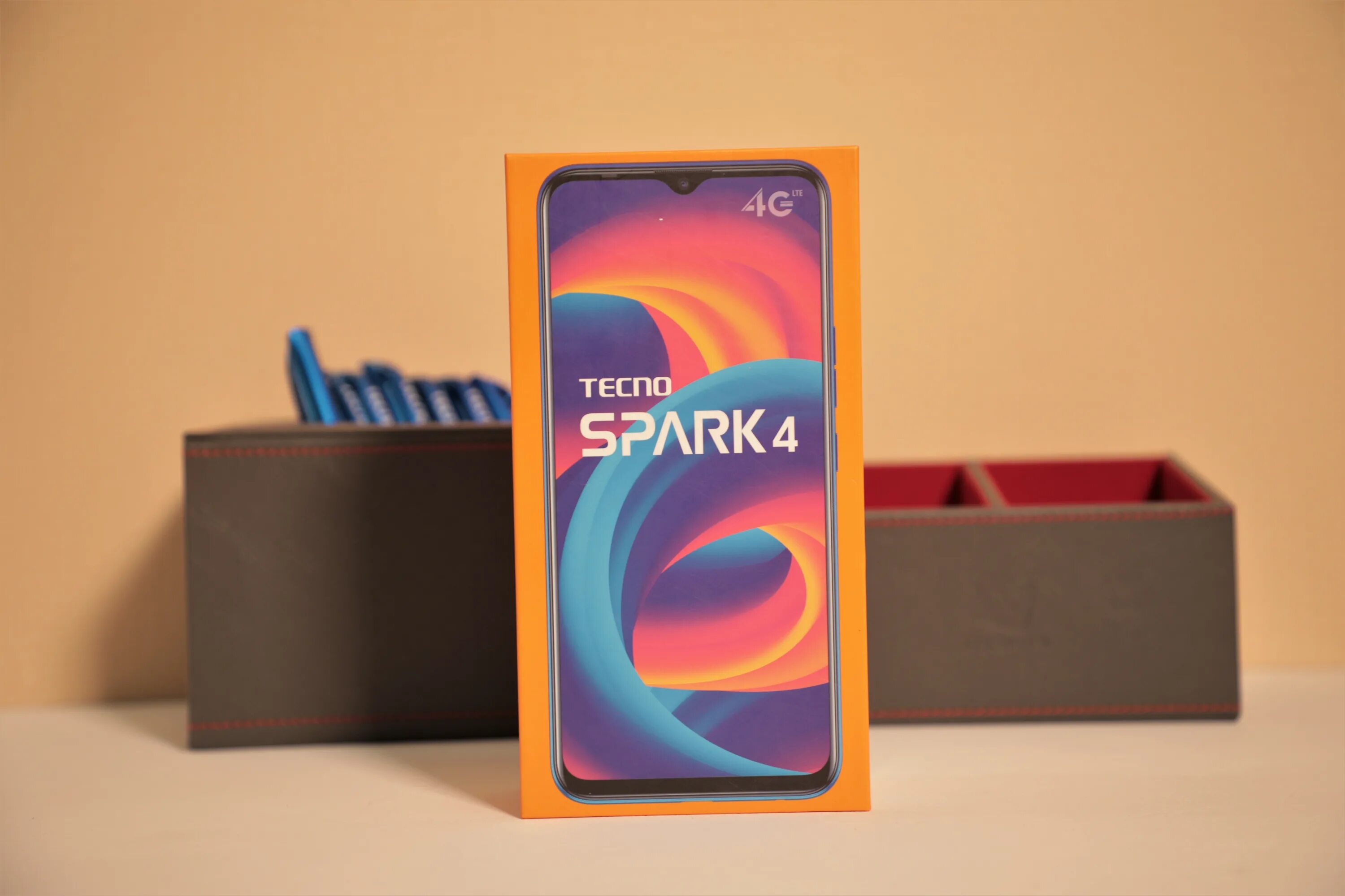 Spark 8c. Techno spark 4. спарк 4 телефон. spark и vix. обои на techno spark 4.