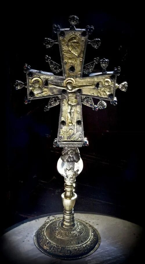 крест монастыря