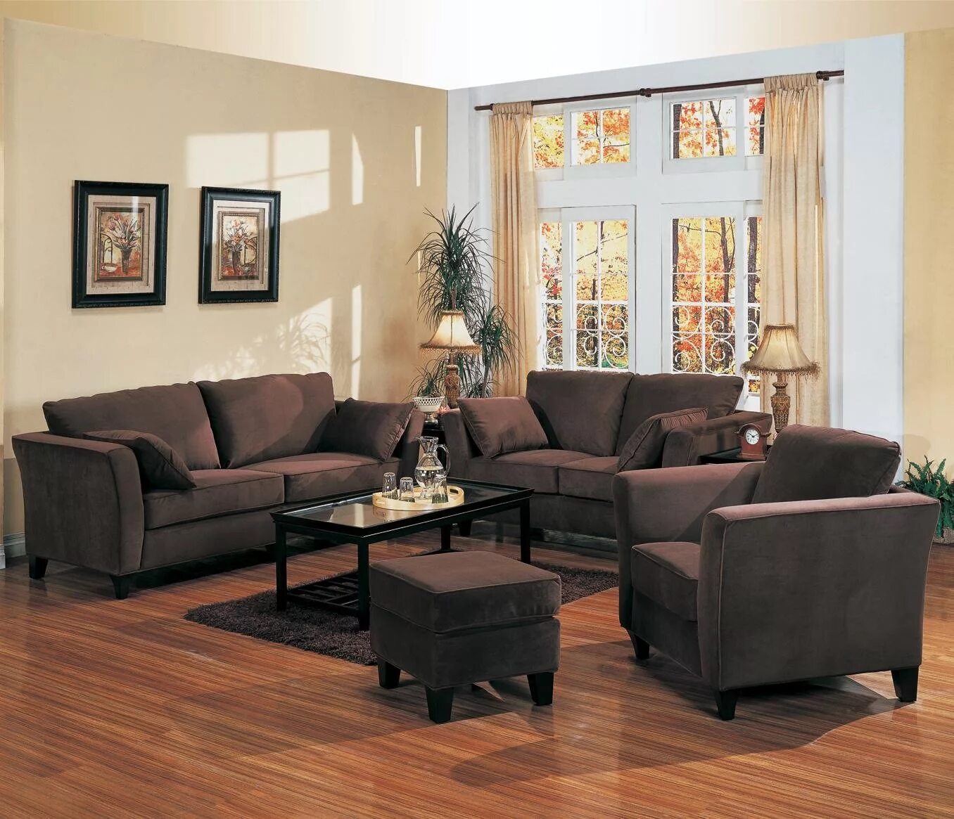 Обои коричневому дивану. Коричневая мебель в интерьере. Шоколадный диван в интерьере. Мягкая мебель в интерьере. Диван коричневого цвета в интерьере.