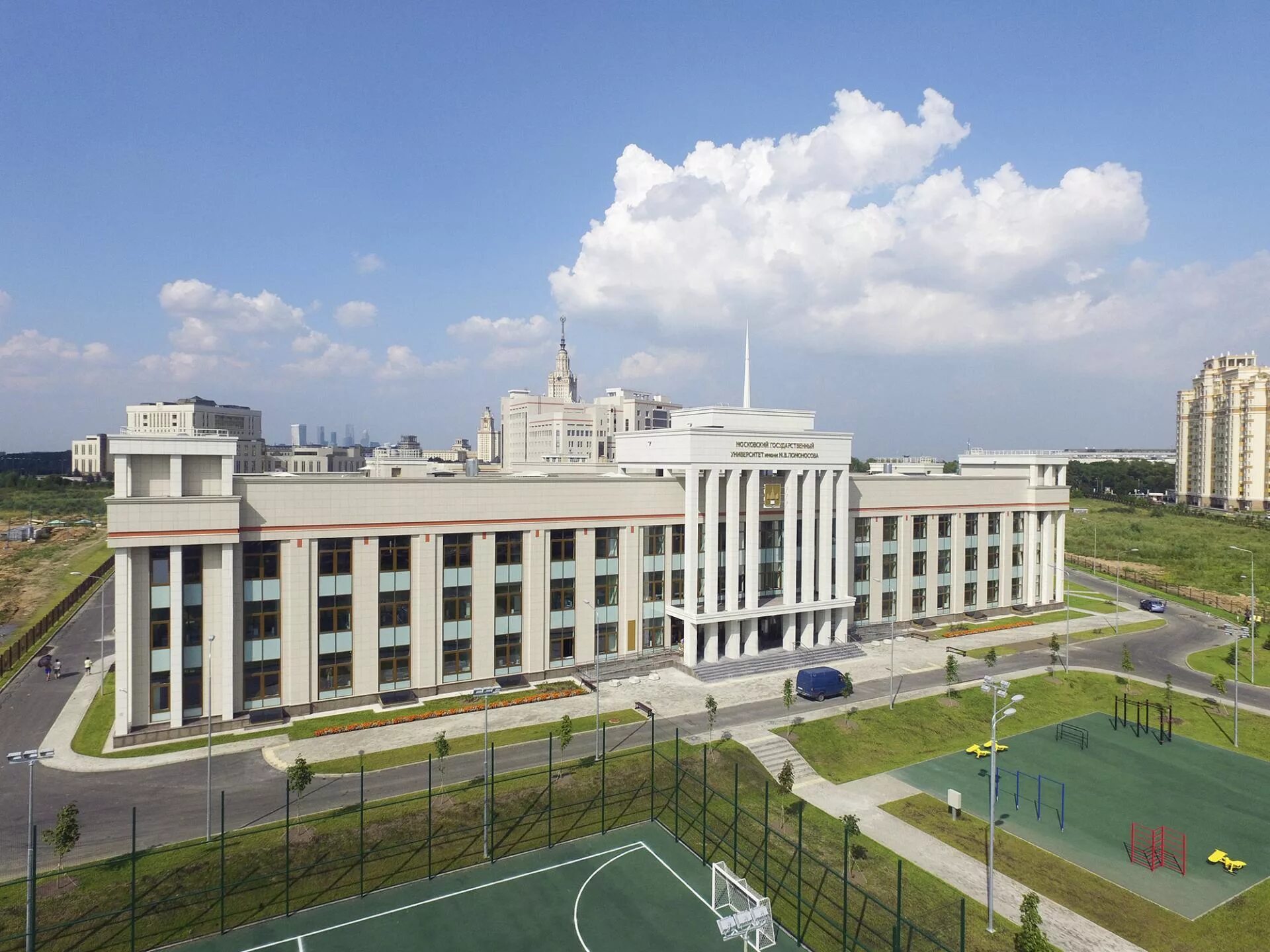 Гимназия ломоносов мгу. Школа интернат при мгу им ломоносова. Гимназия ломоносов мгу. Школа интернат мгу имени ломоносова. Школа-интернат мгу имени м.